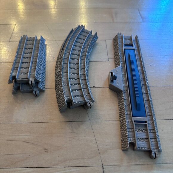 Thomas & Friends Christmas Motorized Train Set w Elsbridge Station Bridge - Picture 16 of 16